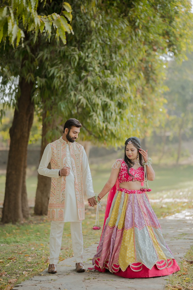 Piyush & Divyani frame 13