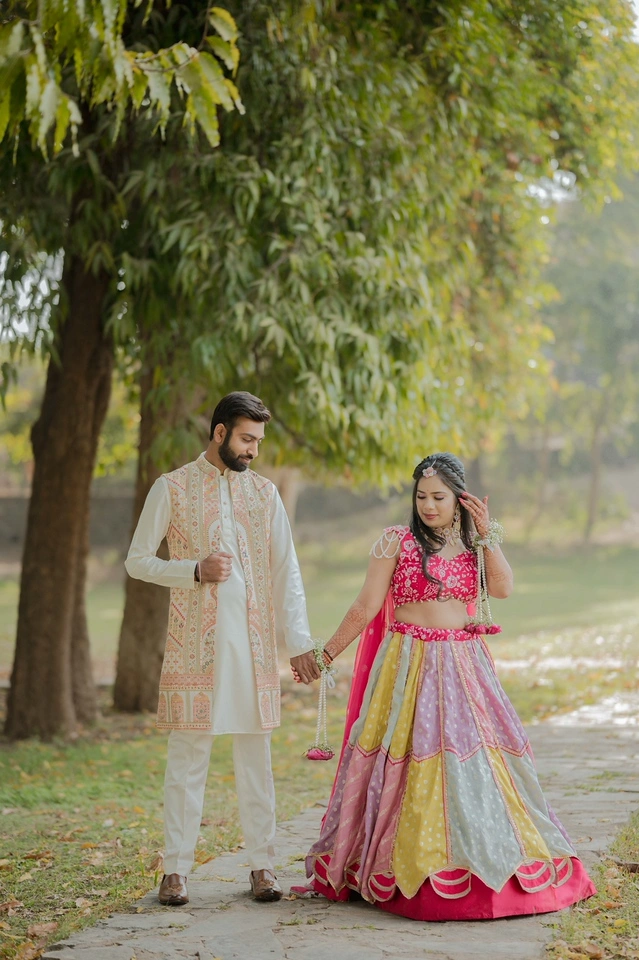 Piyush & Divyani frame 13
